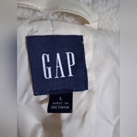 Gap Cream Colored Sherpa Jacket, Size Large - Picture 3 of 5